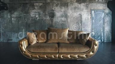 背景阁楼现代金色皮革沙发